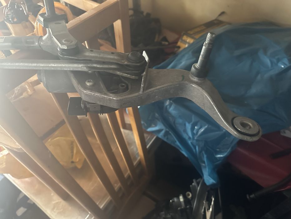 Мерцедес Mercedes рамо чистачки с електромотор