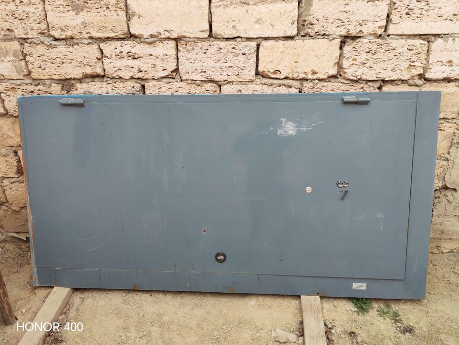 Железный входной дверь