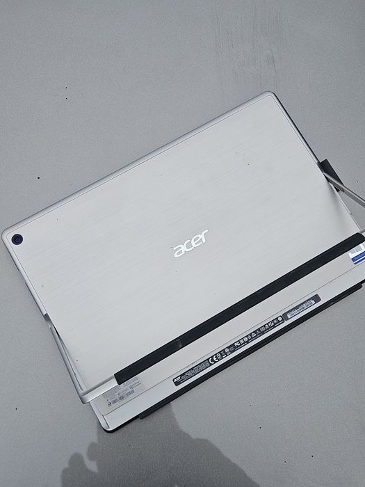 Acer Switch Alpha 12 (SA5-271P) - i5, 8GB RAM, 256GB SSD