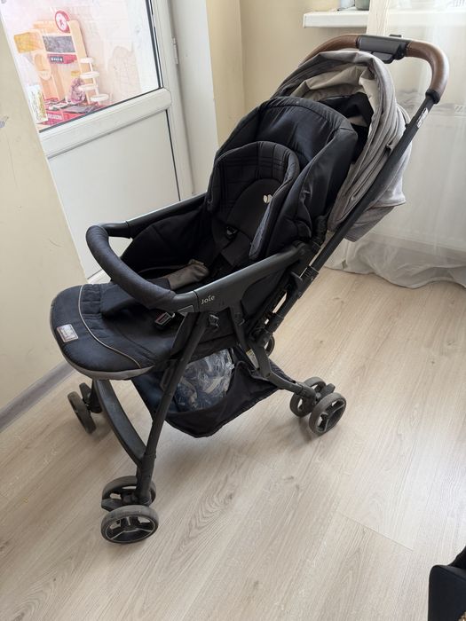 Продам коляску Joie