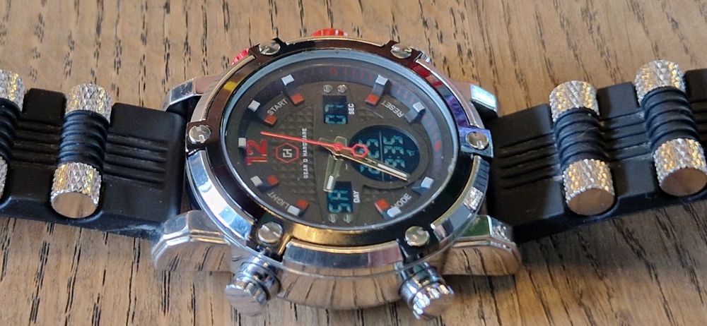 Gear'd Hardware, часовник.