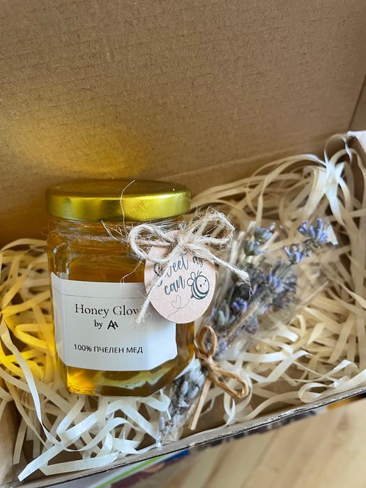 Персонализирани подаръчни кутии с мед, свещ и лавандула – Honey Glow by AA
