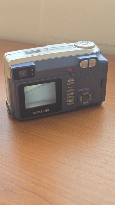 Aparat foto digital  vintage Samsung Digimax 210 se