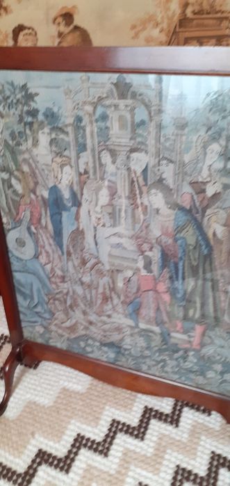 Антикварна дървена рамка с гоблен