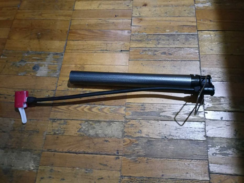 Насос для мяча (футбол, баскетбол, волейбол и т.д.)