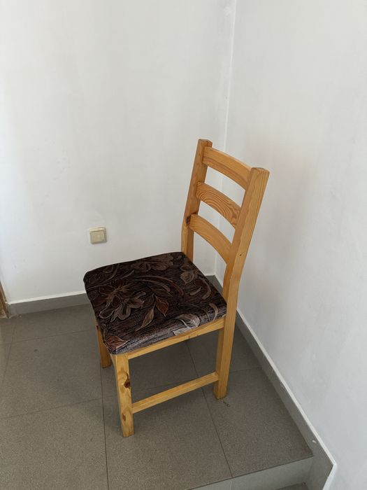 Масивна дървена маса с 10 стола