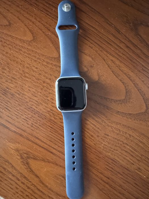 Продам часы iWatch SE 40mm