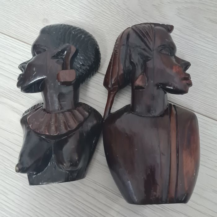 Vând statuete din abanos