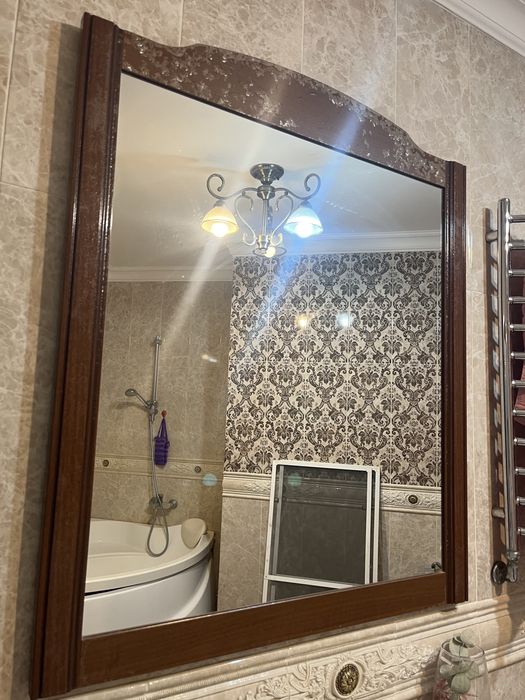 Зеркало б.у для сан узла