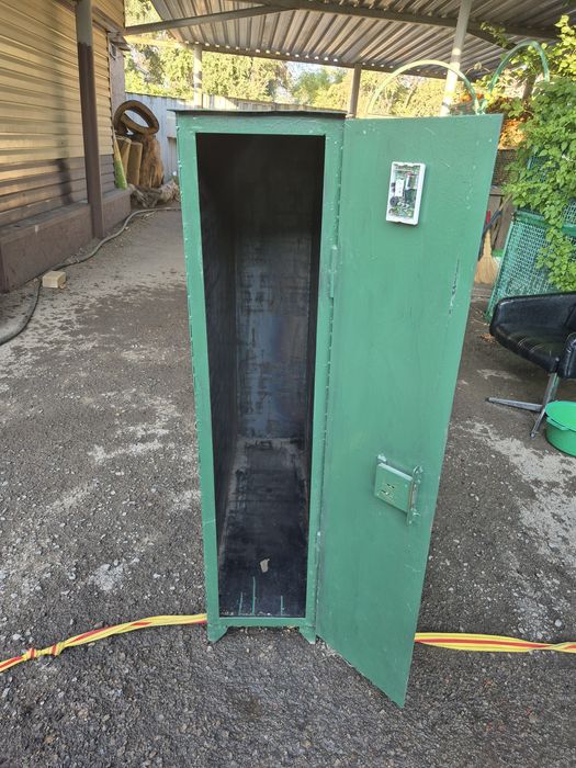 Сейф железный тяжёлый