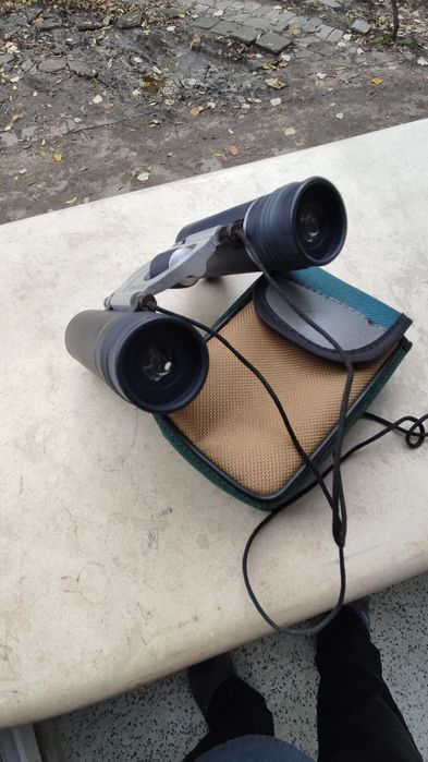 Малък бинокъл в калъфче