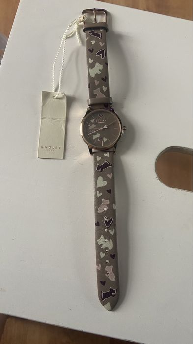Нов часовник Radley с кученца