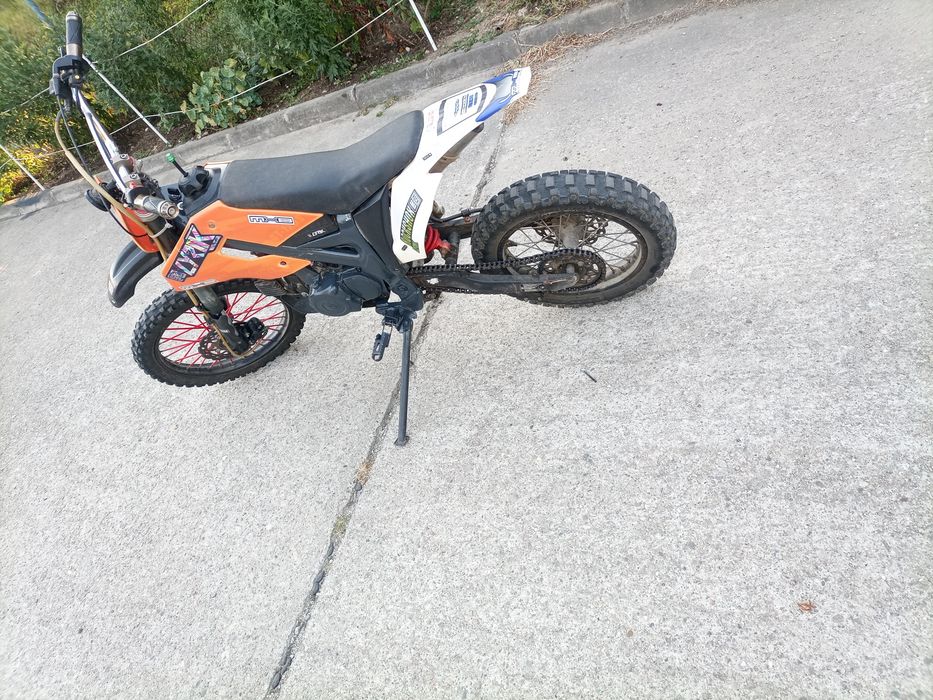 Vând cross automat de 125