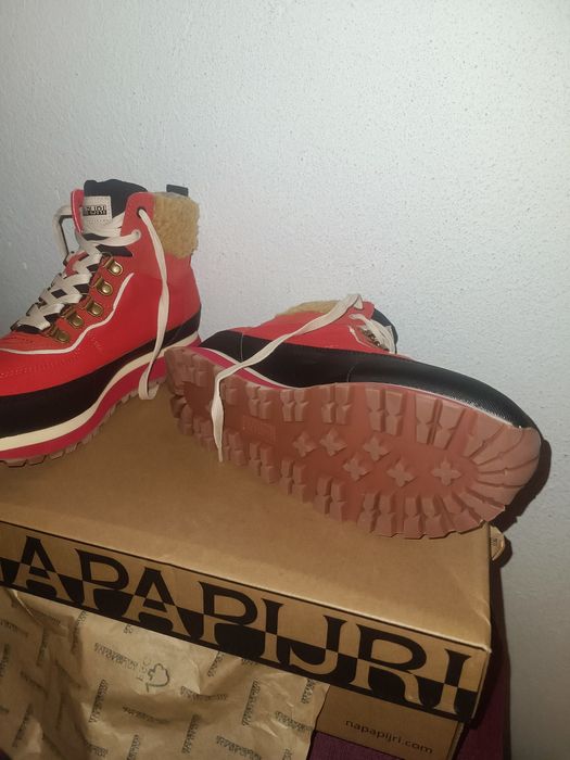Нови зимни обувки NAPAPIJRI 39 номер