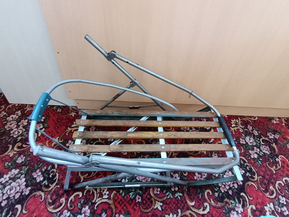 Отдам  бесплатно санки, б/у.