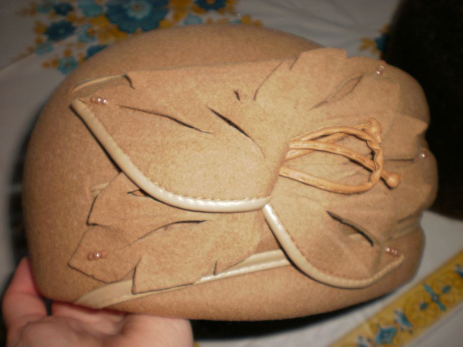 Продам новую женскую фетровую шапку