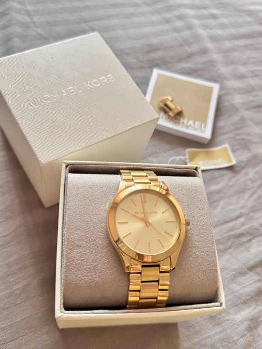 Часовник Michael Kors златист цвят