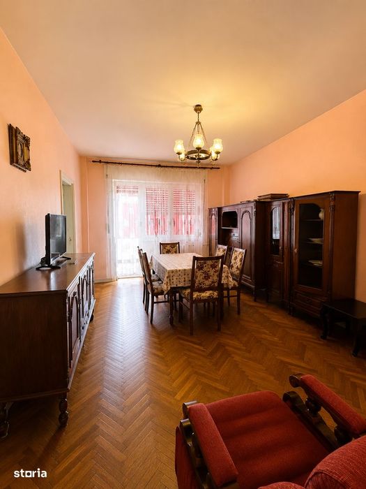 Apartament 2 camere,ultracentral într-un bloc tip asociație
