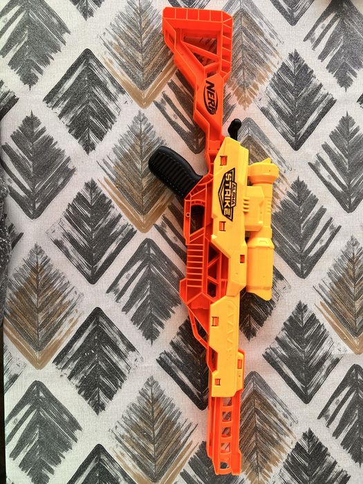 Pistoale nerf.