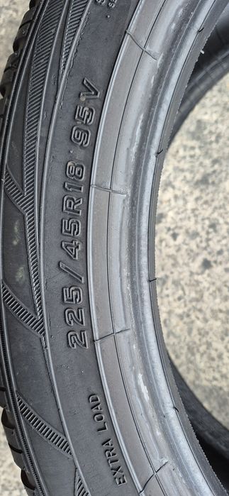 4 anvelope iarna Falken,fata 225/45/18,spate 255/40/18.Pret/bucata