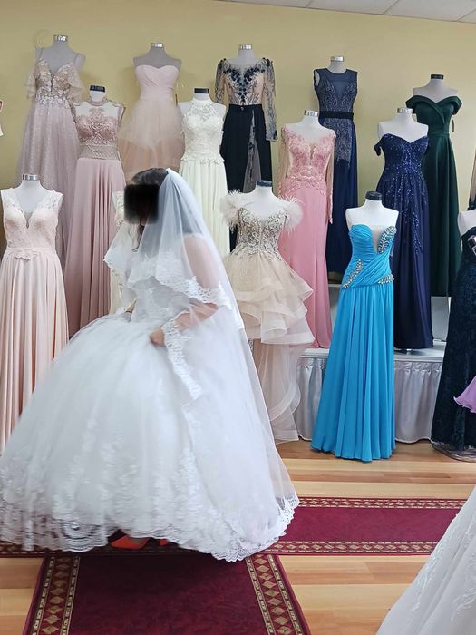 Сватбена рокля с воал