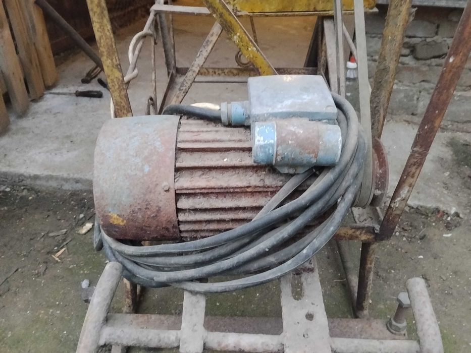 Продавам циркуляр на части