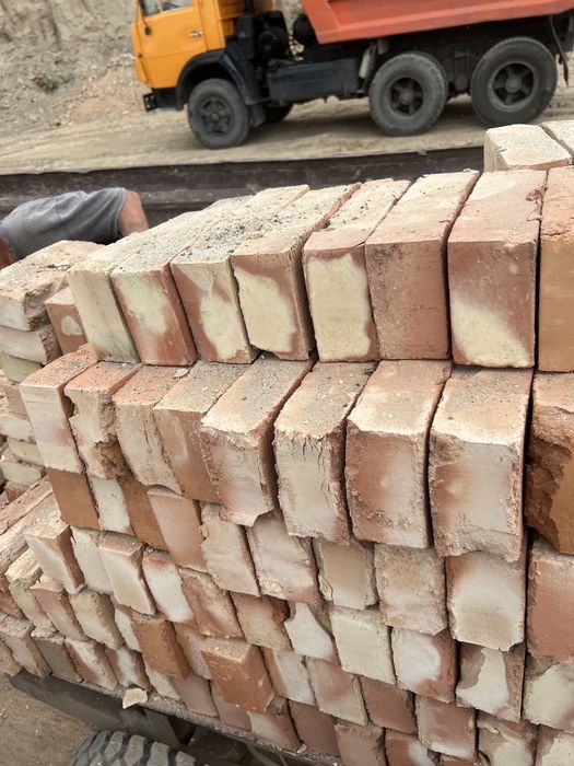 Красный кирпичи новый