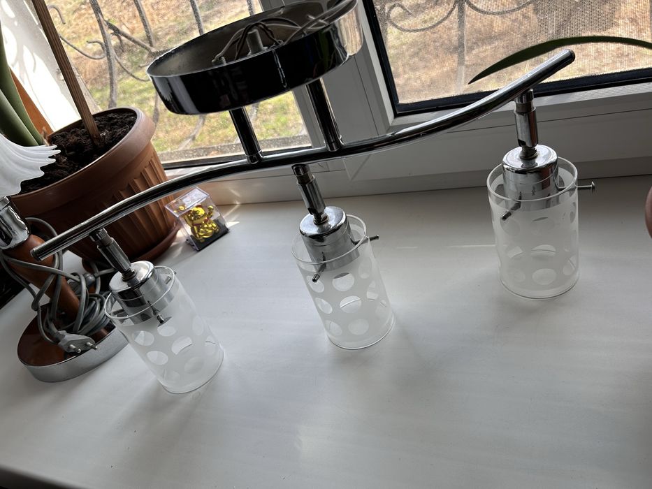 Люстра трёхрожковая