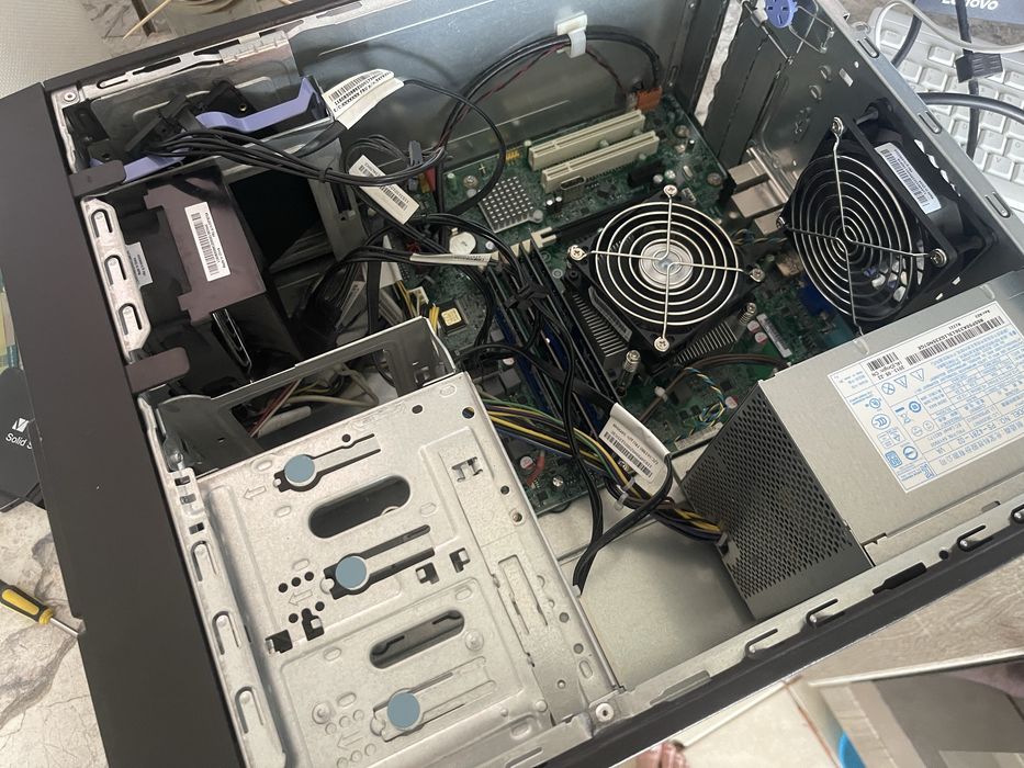 Lenovo E31 intel xeon 1225-V2
