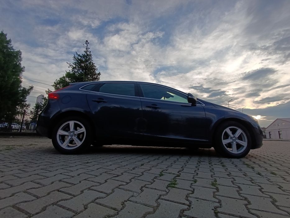 Volvo V40  1.6 diesel/ înmatriculat  24.07.2026/