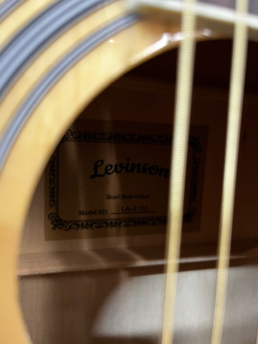 Гитара:Levinson модель 4100
