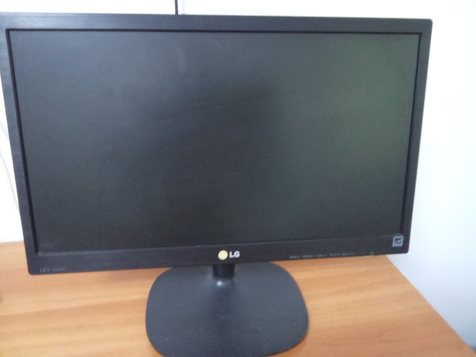 Vind doua monitoare