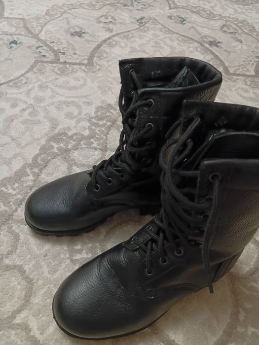 Продам берцы один новый ..две шт б/у