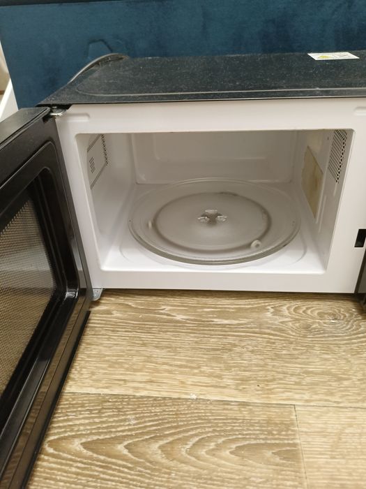 Продам б/у микроволновку