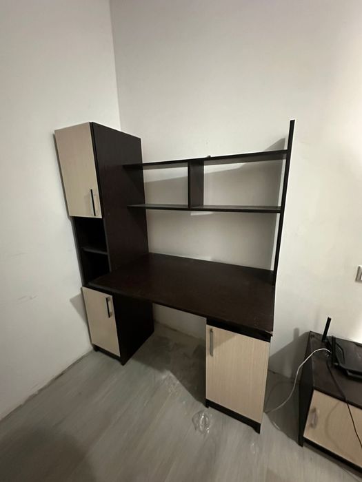 Продаю парту , в одном месте только деффект