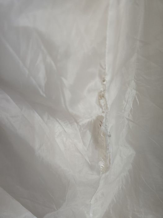 Бяло пухено палто