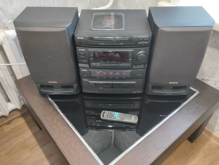 Колонки, центр и столик