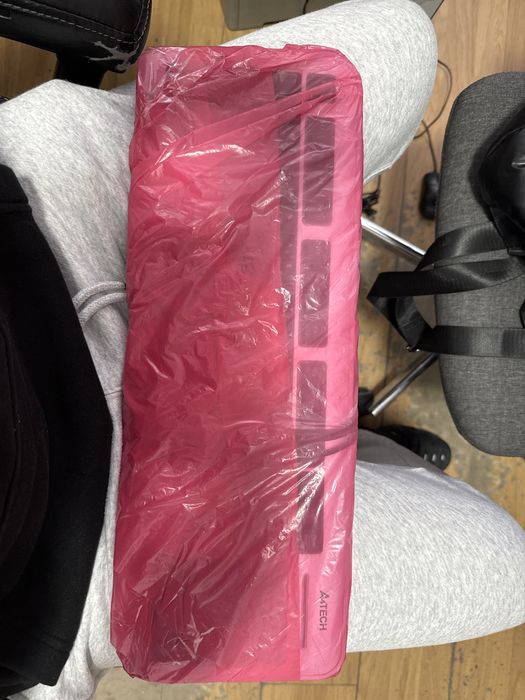 Vand doua tastaturi firme diferite perfect functionale