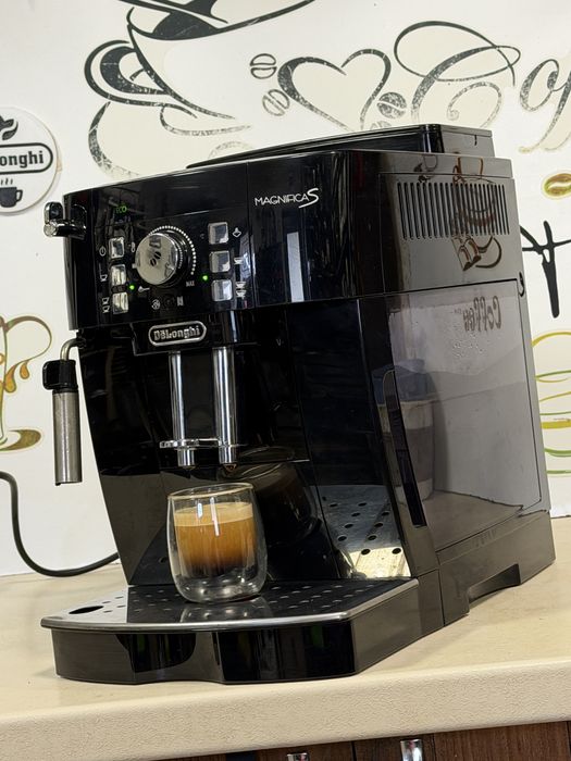 Кафемашина кафе автомат delonghi magnifica S с гаранция