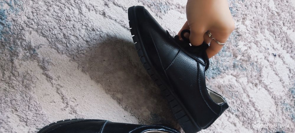 Продам детские ботиночки