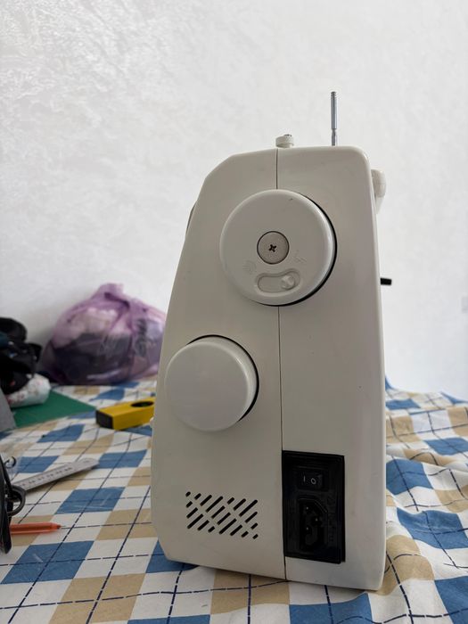 Продам швейную машинку