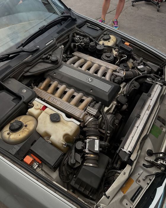 Продаётся BMW e32 v12 750