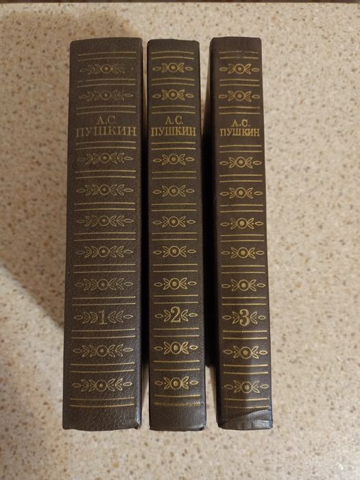 Продам книги в хорошем состоянии.