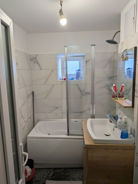 Închiriez apartament