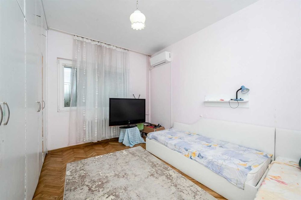 Дава се под наем Тристаен апартамент в София, Център - 98 кв.м за 188700 € - Снимка #3