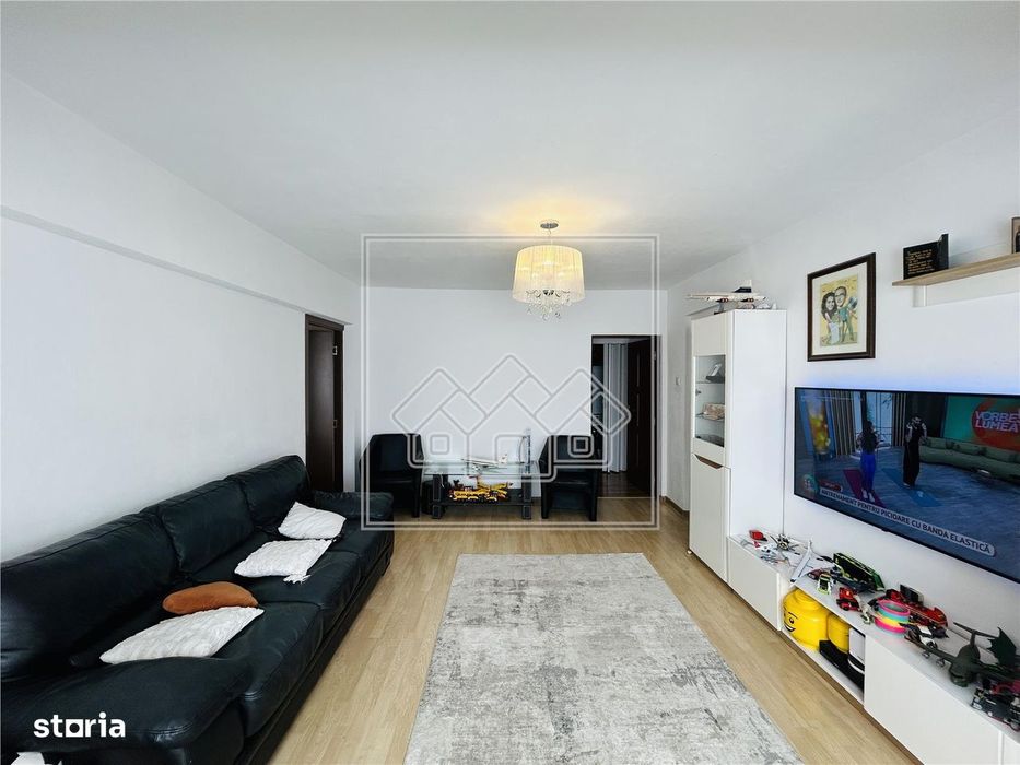Ap cu 3 camere, 2 bai, etaj 47 - Zona Turnisor