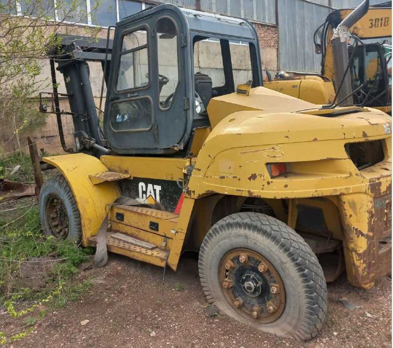 Автопогрузчик с вилочным захватом DP 100