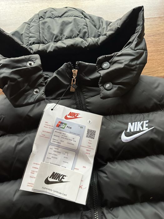 Мъжко,черно,зимно яке Nike с бродирано лого и сваляща се качулка