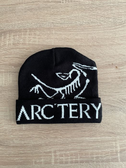 Барберри,арк терикс шапки