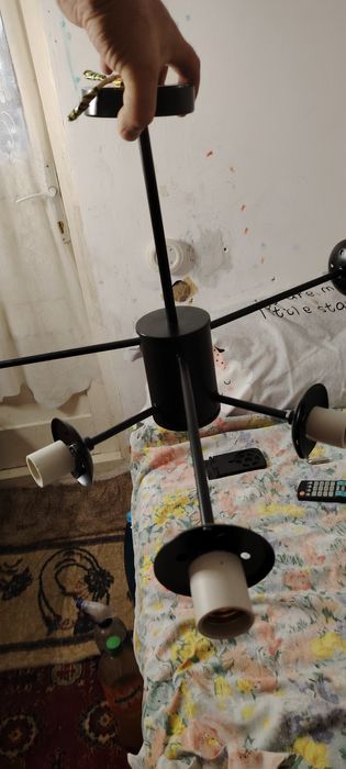 Lustra abajur 6 globuri albe cu picioruse negre